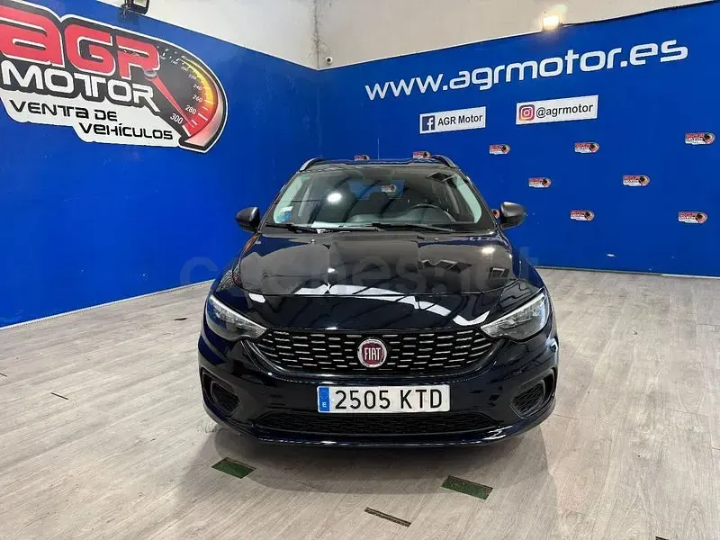 Usado Fiat Tipo Lounge 120 CV (88 kW) 2018 Negro Familiar
