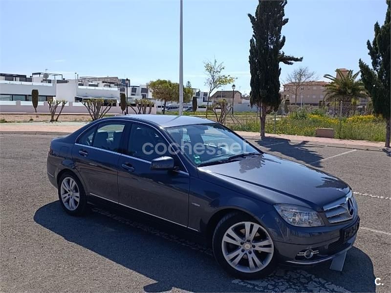 Usado Mercedes C200 Avantgarde 136 CV (100 kW) 2010 Azul Berlina