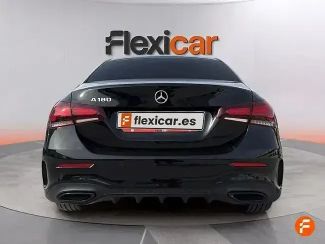 Usado Mercedes A180 136 CV (100 kW) 2022 Negro Berlina