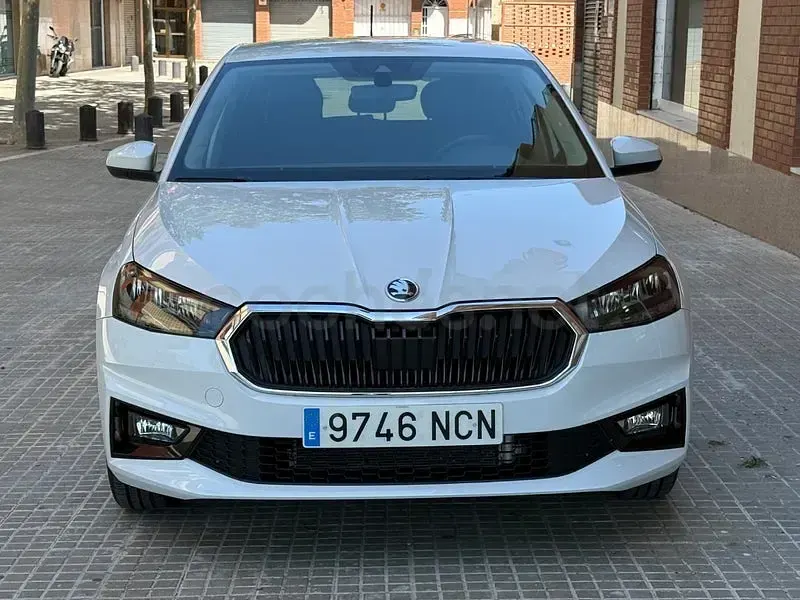 Usado Skoda Fabia Selection 95 CV (69 kW) 2025 Blanco Utilitario