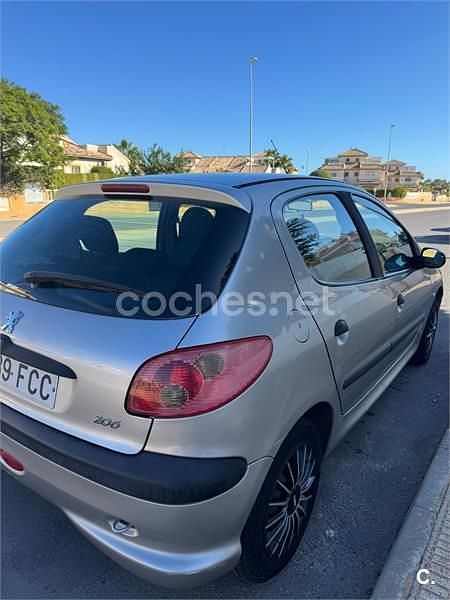 Usado Peugeot 206 75 CV (55 kW) 2006 Gris / plata Berlina
