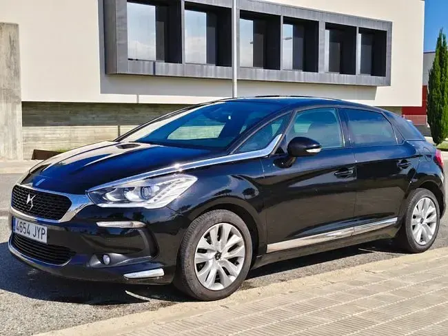 Usado DS Automobiles DS5 Style 119 CV (87 kW) 2017 Negro Utilitario