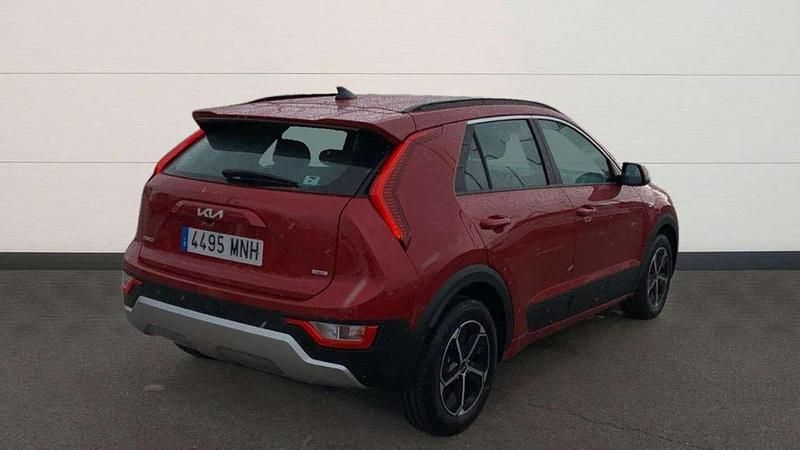 Usado Kia Niro 141 CV (103 kW) 2024 Rojo SUV