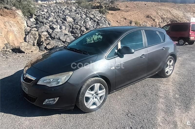 Gris / plata Usado 2012 Opel Astra Selective Berlina | 3800 € (Precio justo) - Imagen 1/4