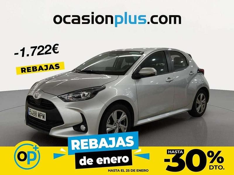 Usado Toyota Yaris Hybrid Active 116 CV (85 kW) 2024 Gris Utilitario