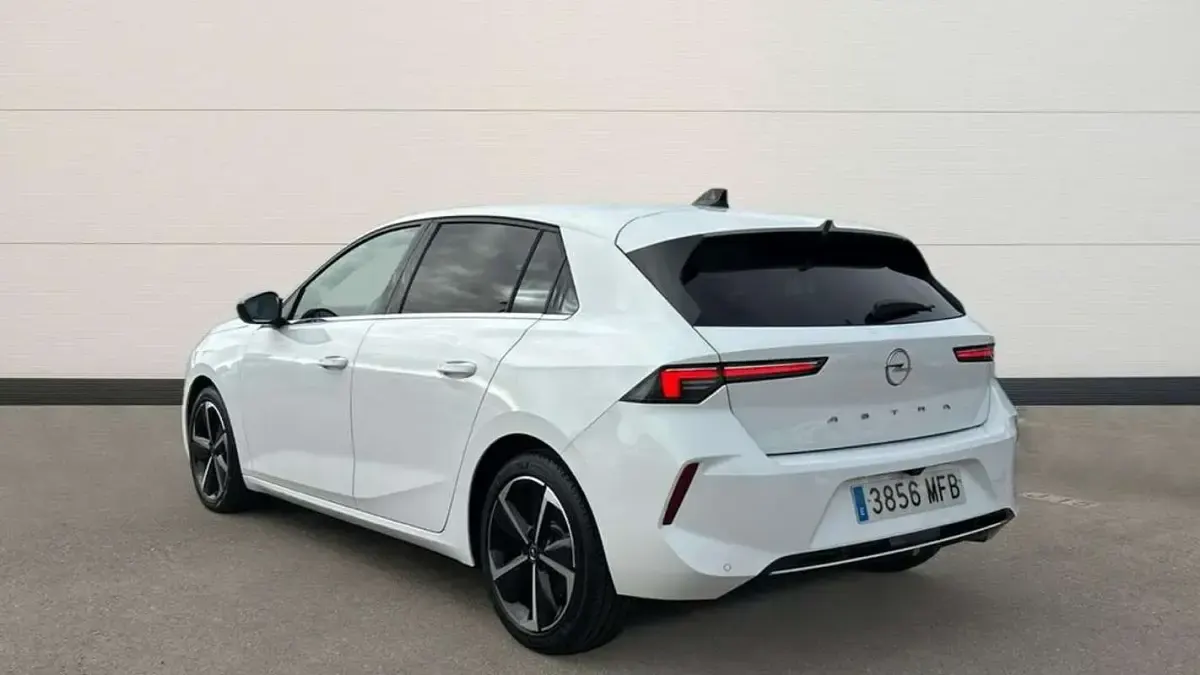 Używany Opel Astra Elegance 131 KM (96 kW) 2023 Biały Hatchback