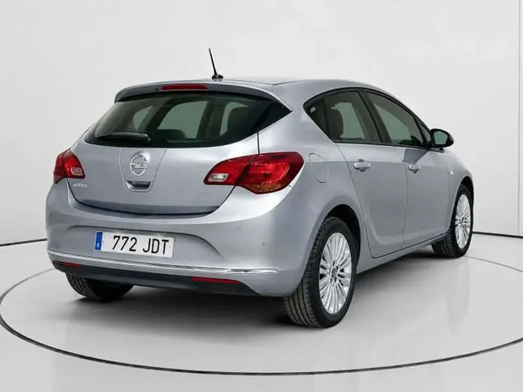 Usado Opel Astra Selective 116 CV (85 kW) 2015 Gris Utilitario