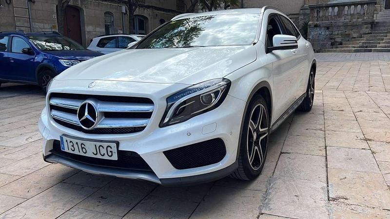 Blanco Usado 2015 Mercedes GLA220 AMG line SUV | 18.900 € (Precio justo) - Imagen 1/4