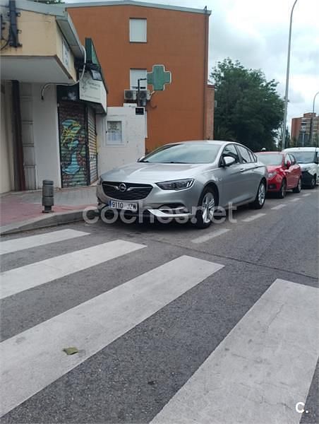 Usado Opel Insignia Selective 136 CV (100 kW) 2017 Gris / plata Berlina