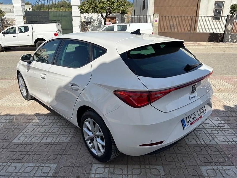 Usado Seat Leon Style 115 CV (84 kW) 2021 Blanco Berlina