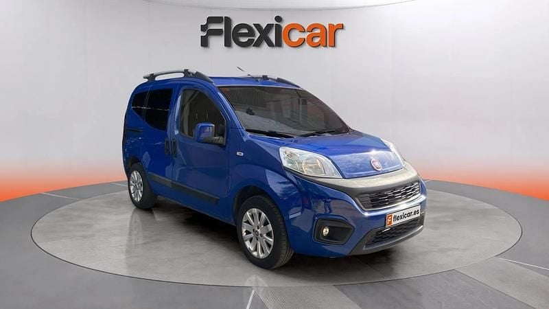 Usado Fiat Qubo Easy 77 CV (56 kW) 2019 Azul Monovolumen