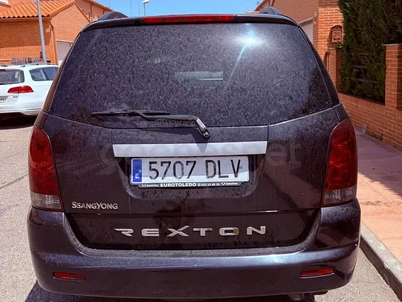 Usado SsangYong Rexton 165 CV (121 kW) 2005 Negro SUV