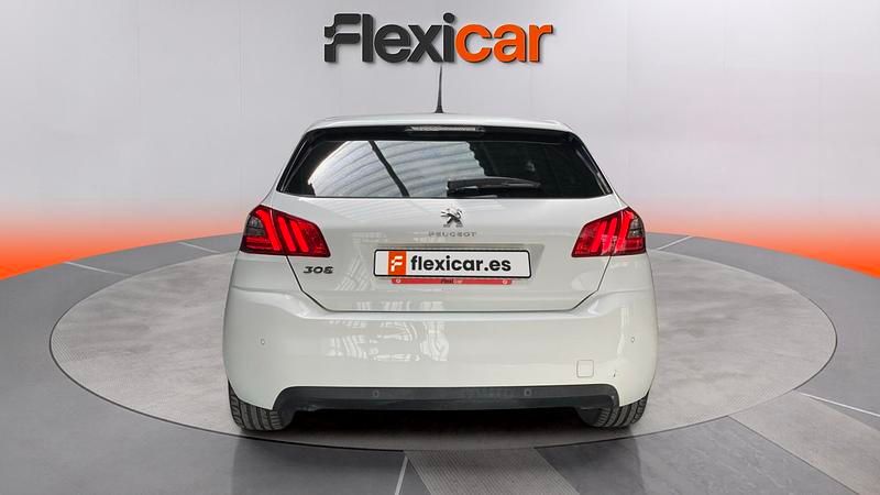 Usado Peugeot 308 Allure 131 CV (96 kW) 2020 Blanco Berlina