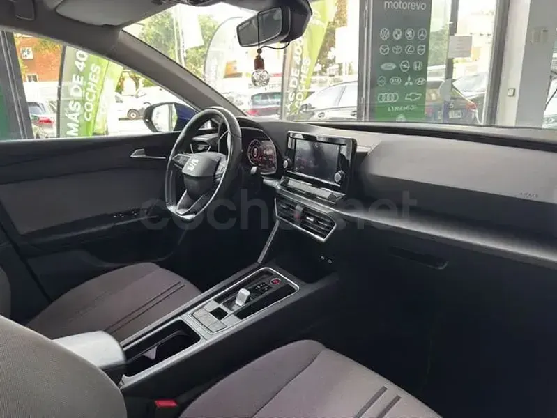 Usado Seat Leon Style 150 CV (110 kW) 2022 Blanco Berlina