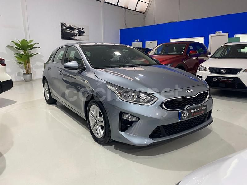 Azul Usado 2021 Kia Ceed Utilitario | 15.990 € (Un poco caro) - Imagen 1/4