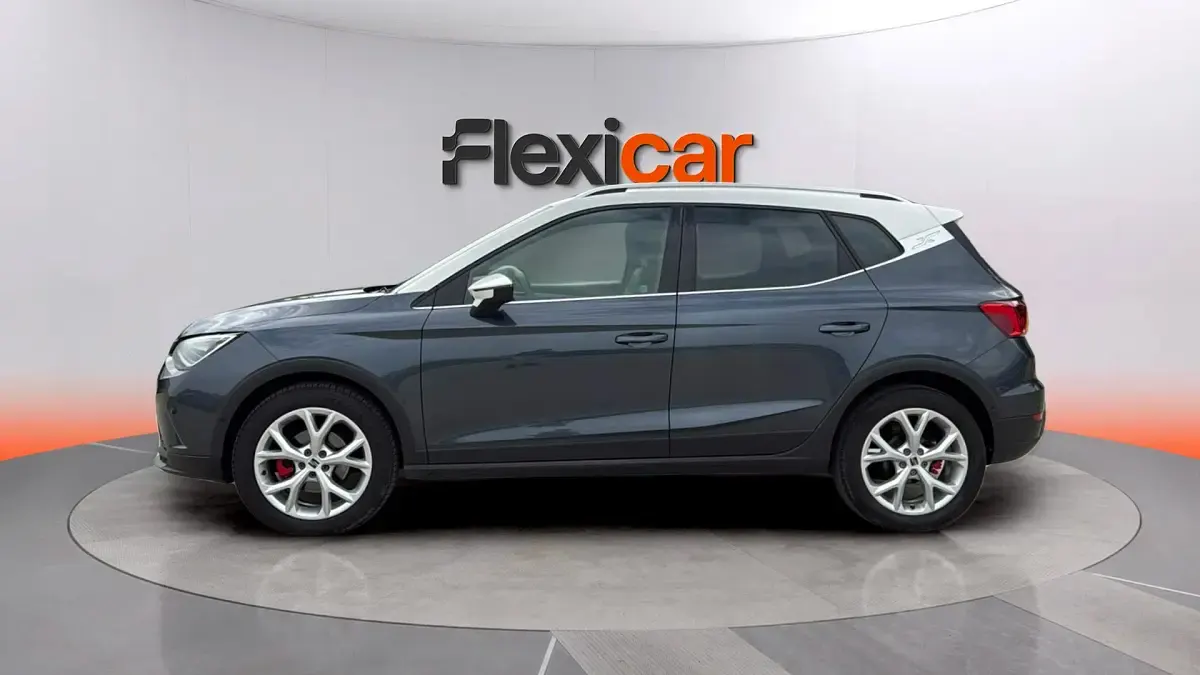 Usado Seat Arona FR 150 CV (110 kW) 2023 Gris SUV
