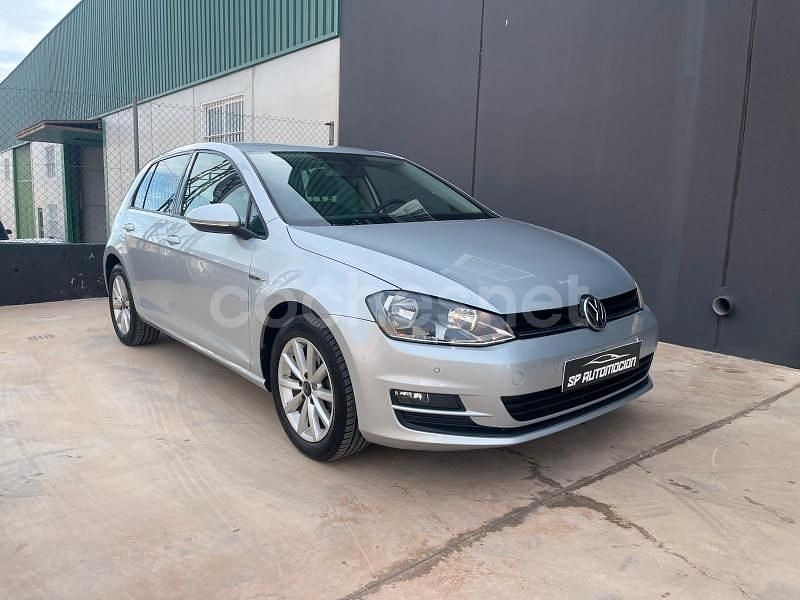 Usado VW Golf VII Advance 122 CV (89 kW) 2015 Gris / plata Berlina