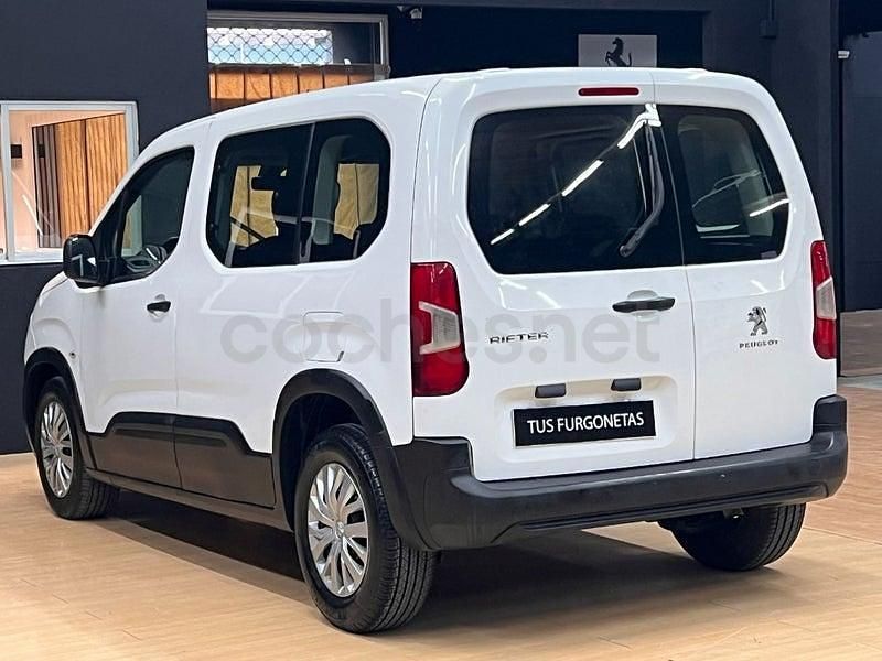Usado Peugeot Rifter Active 100 CV (73 kW) 2021 Blanco Monovolumen
