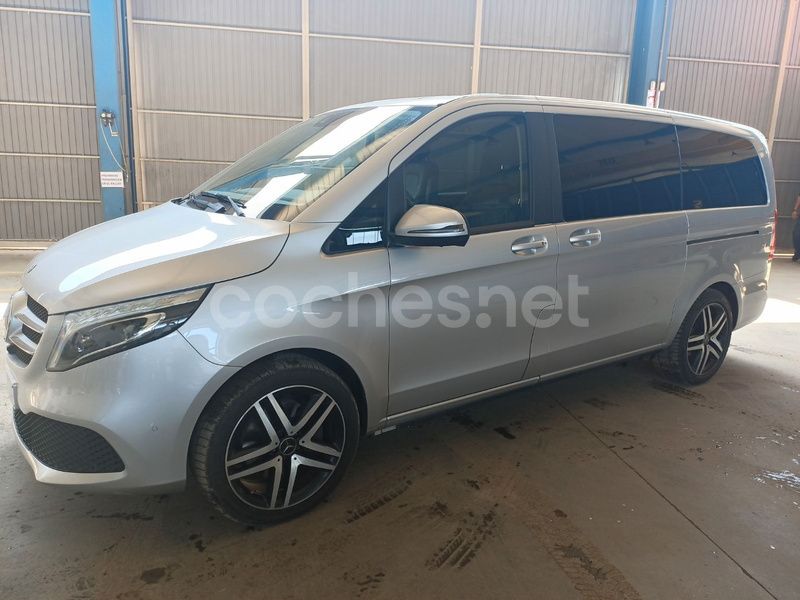 Gris / plata Usado 2021 Mercedes V250 Avantgarde Monovolumen | 57.500 € - Imagen 1/4