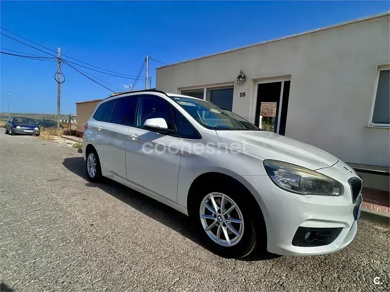 Usado BMW 218 150 CV (110 kW) 2015 Blanco Familiar