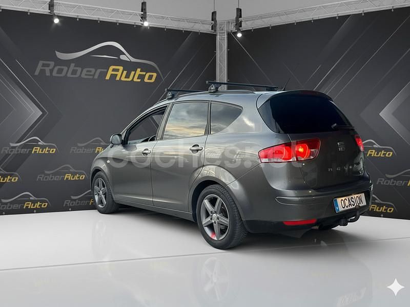 Usado Seat Altea XL I-Tech 105 CV (77 kW) 2014 Gris / plata Monovolumen