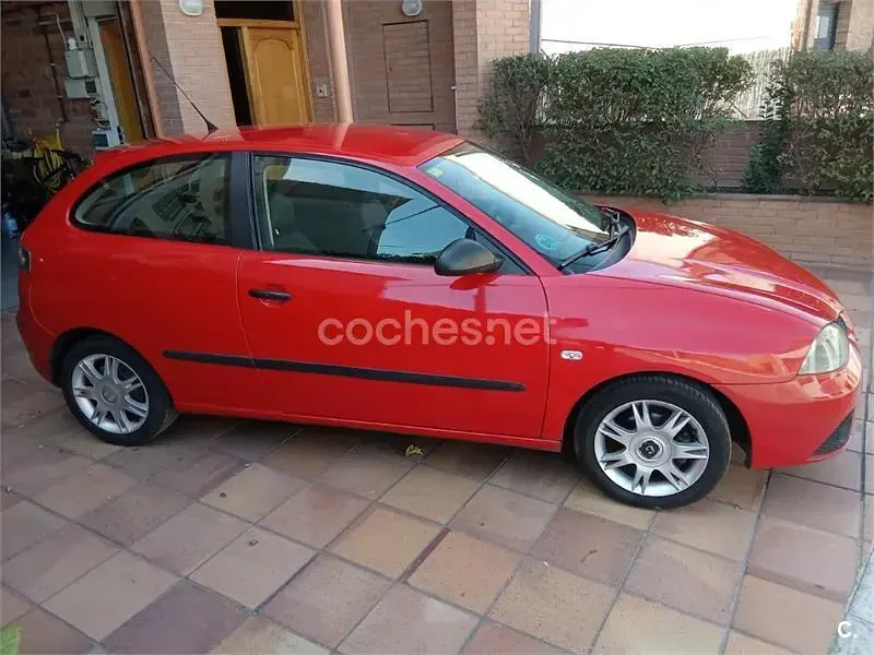 Usado Seat Ibiza 85 CV (62 kW) 2008 Rojo Berlina