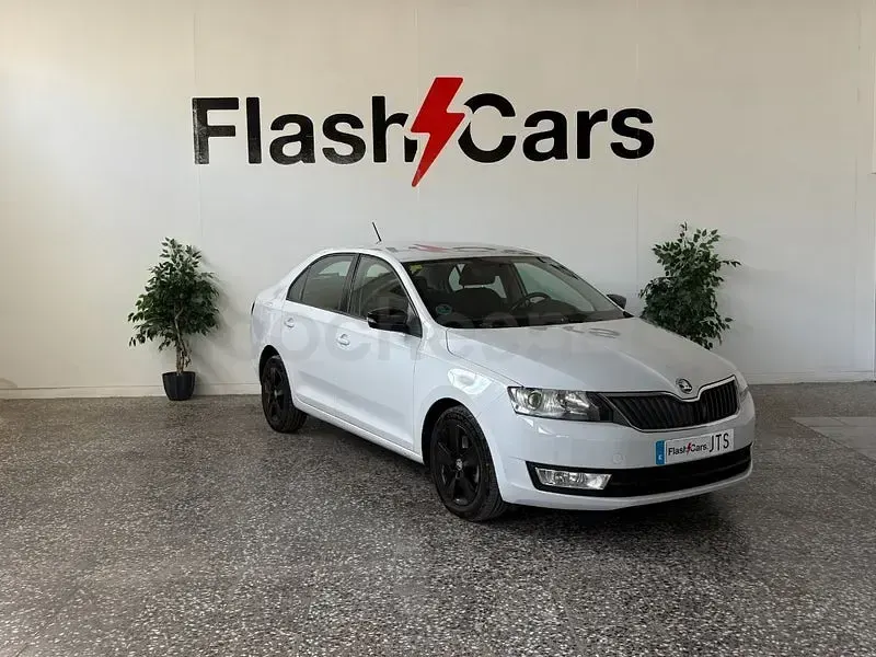 Usado Skoda Rapid Active 116 CV (85 kW) 2016 Blanco Utilitario