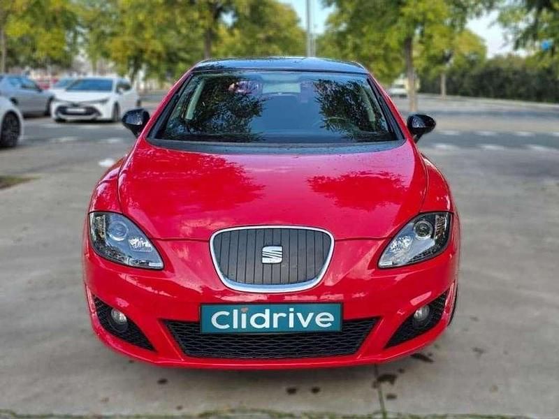 Usado Seat Leon Reference 105 CV (77 kW) 2011 Rojo Utilitario