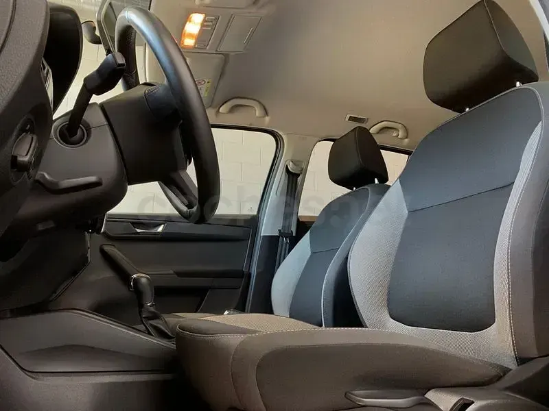 Usado Skoda Fabia Ambition 110 CV (80 kW) 2018 Gris / plata Berlina