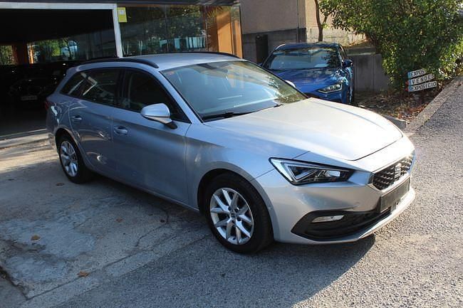 Usado Seat Leon Style 111 CV (81 kW) 2022 Gris Berlina