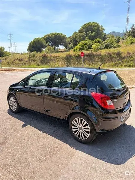 Usado Opel Corsa 95 CV (69 kW) 2011 Negro Utilitario