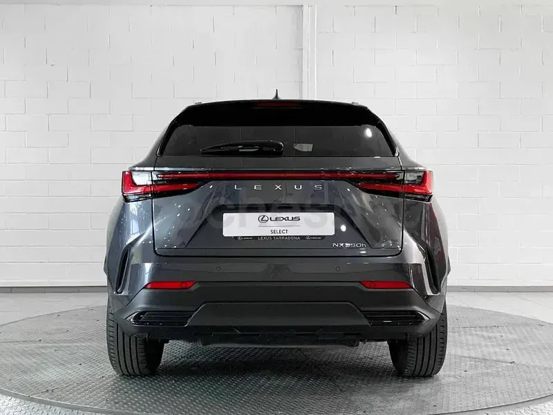 Usado Lexus NX350h Executive Line 242 CV (177 kW) 2022 Gris / plata SUV