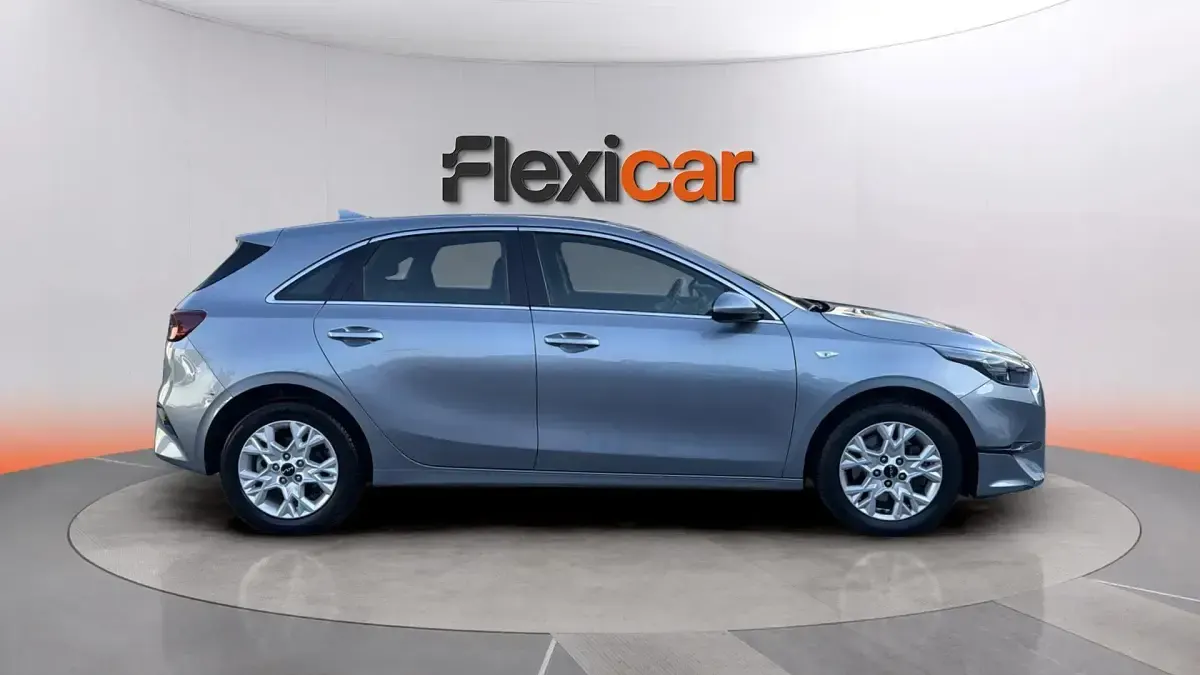 Usado Kia Ceed 136 CV (100 kW) 2023 Gris Utilitario