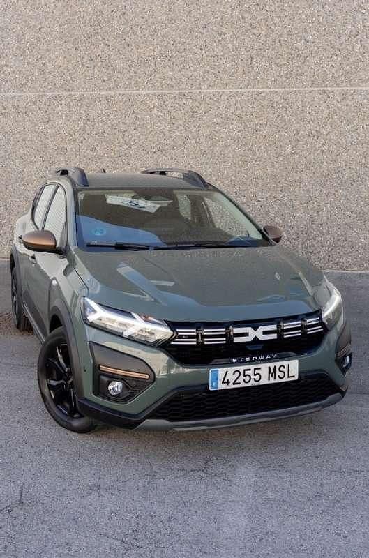 Verde Usado 2024 Dacia Sandero Extreme Utilitario | 16.990 € (Precio justo) - Imagen 1/4