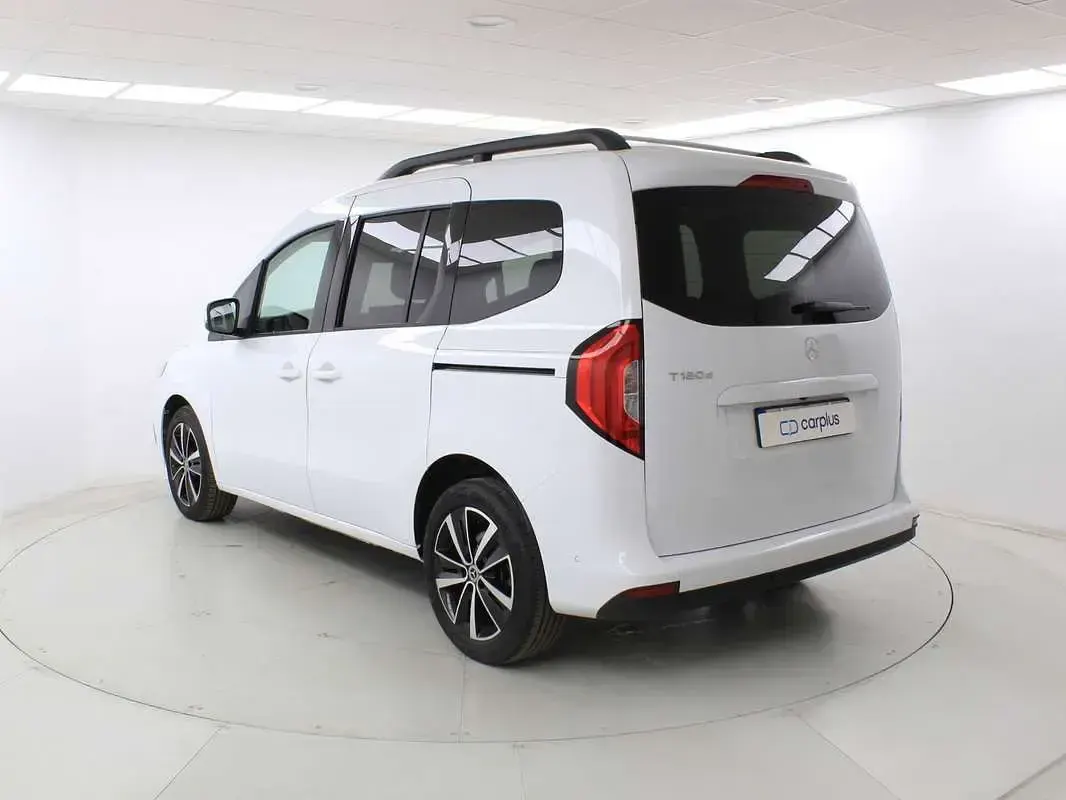 Usado Mercedes 180 Progressive 116 CV (85 kW) 2024 Blanco Berlina