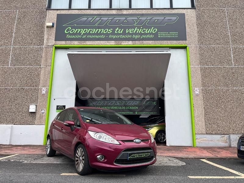 Granate Usado 2008 Ford Fiesta Titanium Utilitario | 4490 € (Precio justo) - Imagen 1/4
