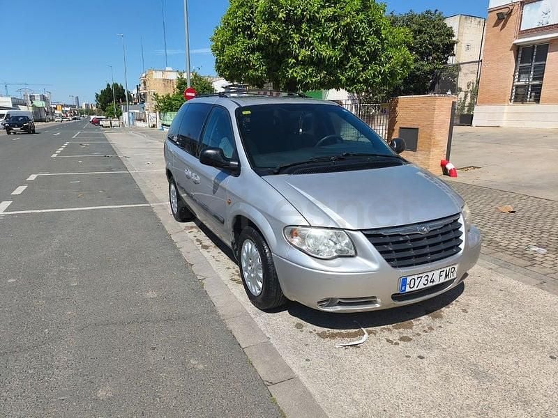 Usado Chrysler Voyager 143 CV (105 kW) 2007 Gris / plata Monovolumen
