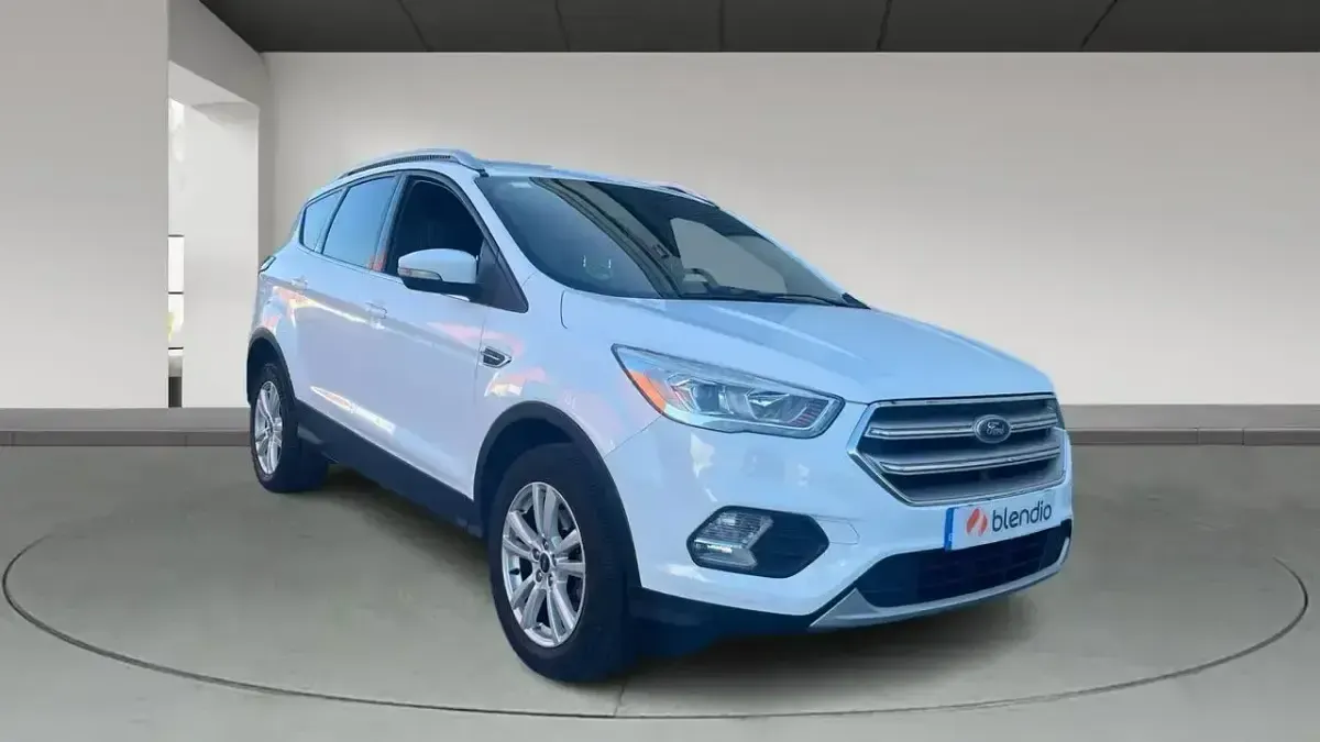 Usado Ford Kuga Trend 150 CV (110 kW) 2018 Blanco SUV