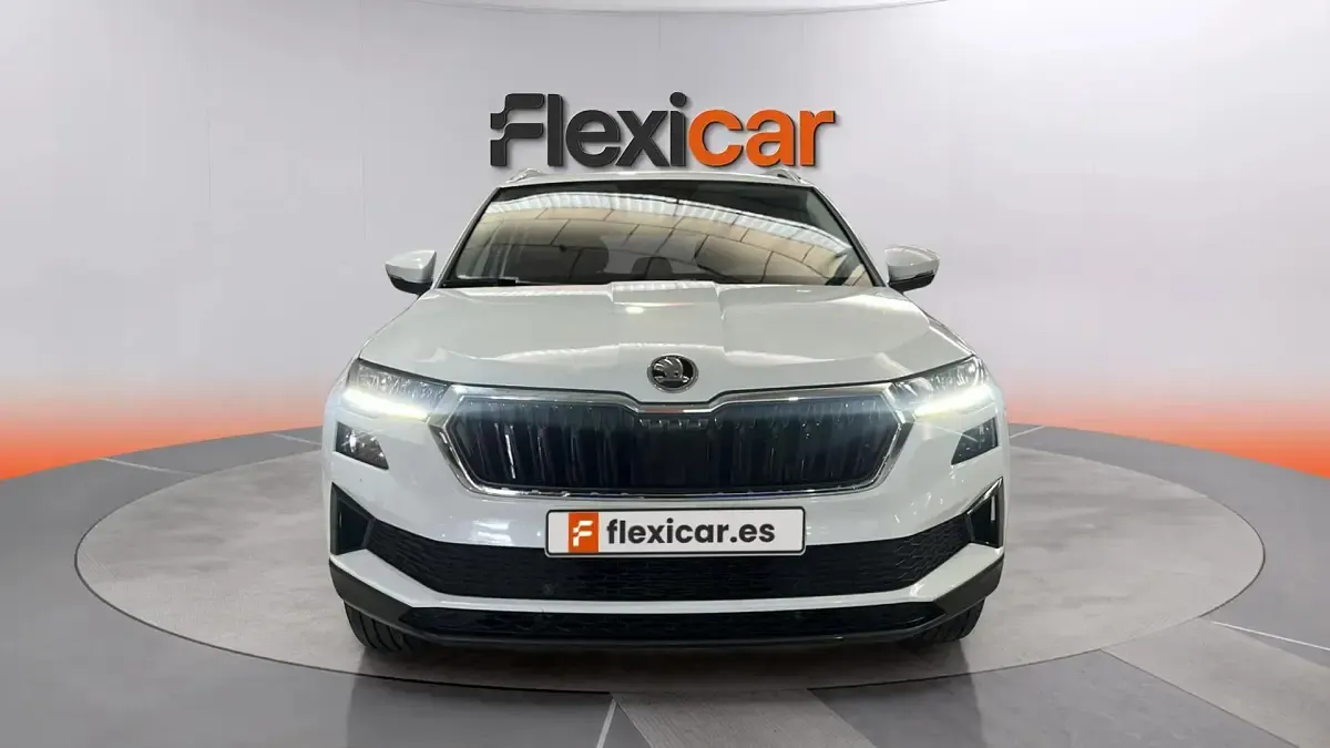 Usado Skoda Karoq Ambition 150 CV (110 kW) 2023 Blanco SUV
