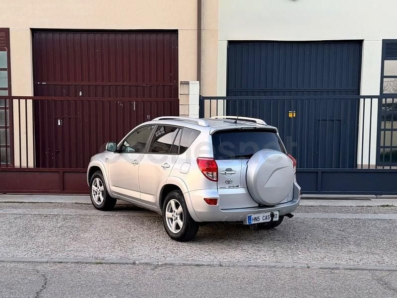 Usado Toyota RAV4 Premium 177 CV (130 kW) 2008 Gris / plata SUV