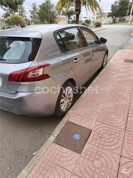 Usado Peugeot 308 Active 115 CV (84 kW) 2015 Gris / plata Berlina