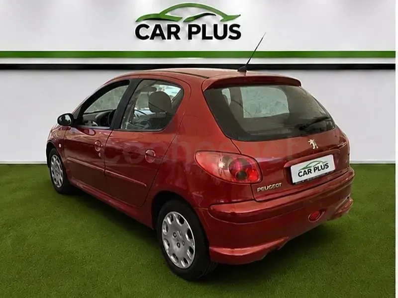Usado Peugeot 206 70 CV (51 kW) 2005 Granate Berlina