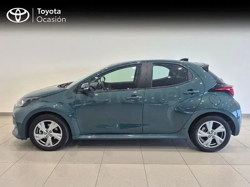 Usado Toyota Yaris Hybrid Active 116 CV (85 kW) 2025 Verde Berlina