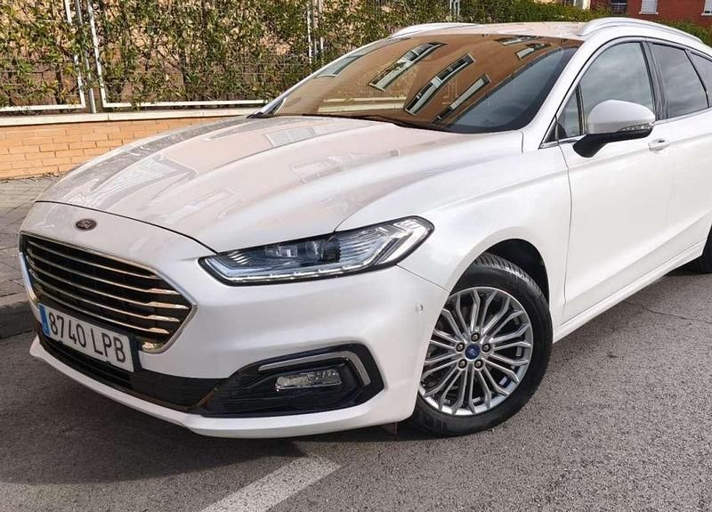 Usado Ford Mondeo Titanium 186 CV (136 kW) 2021 Blanco Familiar
