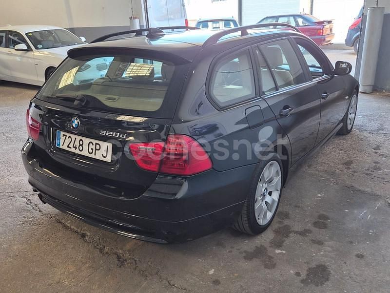 Usado BMW 320 177 CV (130 kW) 2009 Negro Familiar