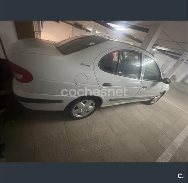Usado Renault Mégane 95 CV (69 kW) 1999 Blanco Berlina