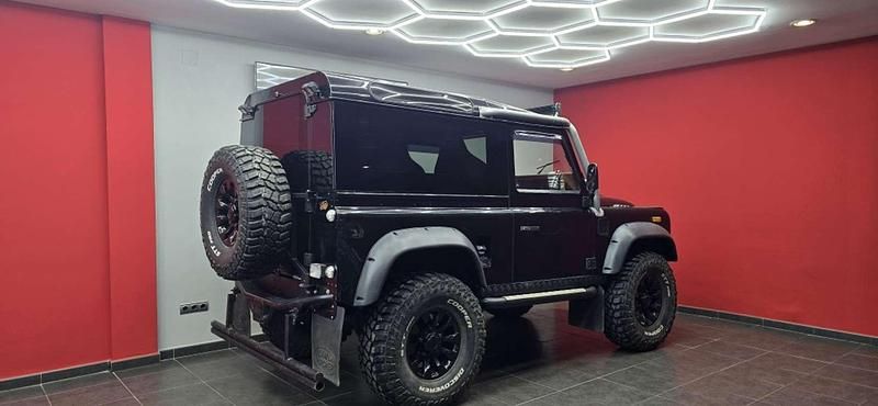 Usado Land Rover Defender 111 CV (81 kW) 1996 Negro SUV