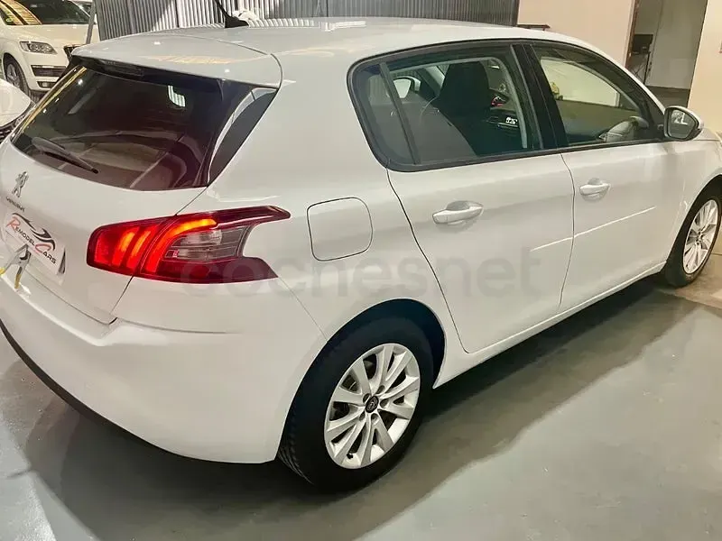 Usado Peugeot 308 Access 100 CV (73 kW) 2020 Blanco Berlina