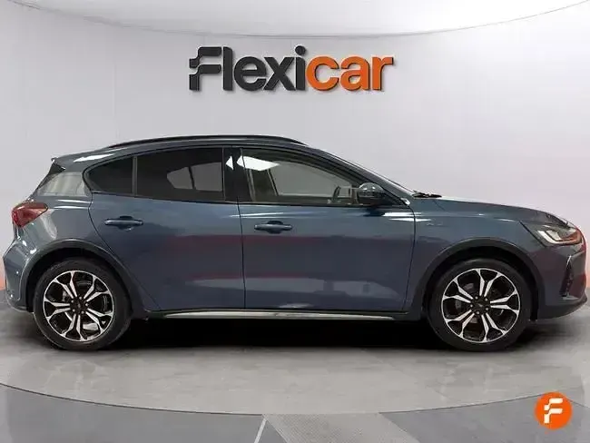 Begagnad Ford Focus Active 155 HK (114 kW) 2022 Blå Sedan
