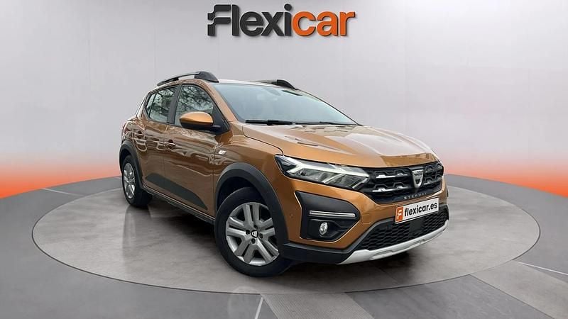 Usado Dacia Sandero Comfort 101 CV (74 kW) 2021 Amarillo Berlina